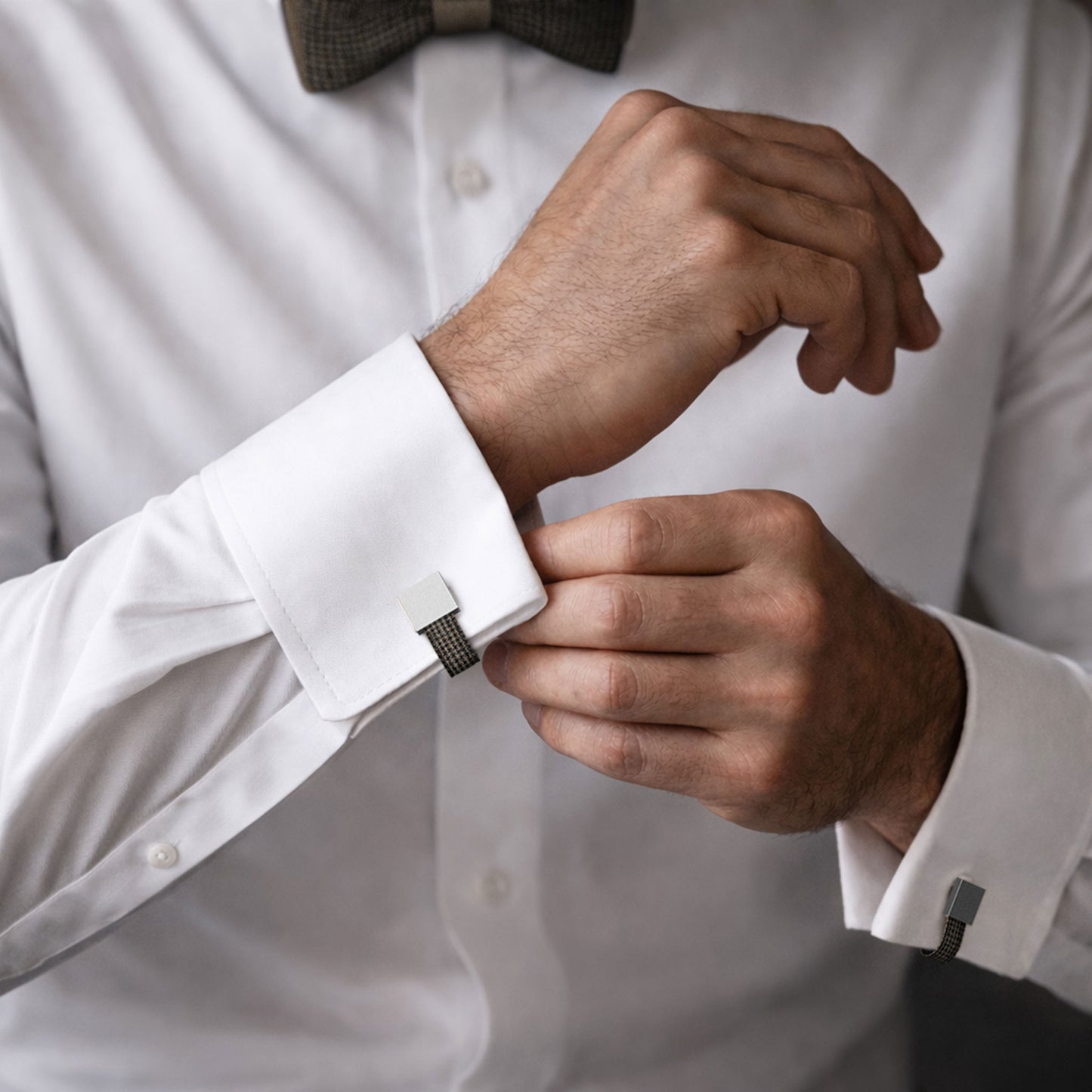 Square Loop Cufflinks – Houndstooth Brown | New Wool | Swivel Bar